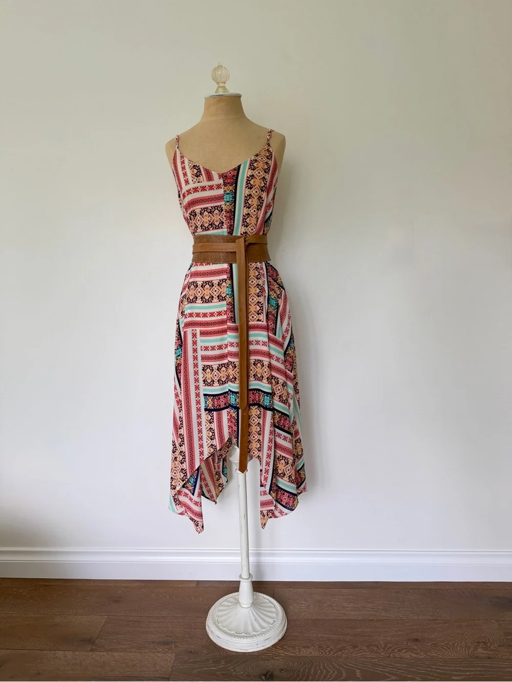 Romeo & Juliet Couture sleeveless handkerchief