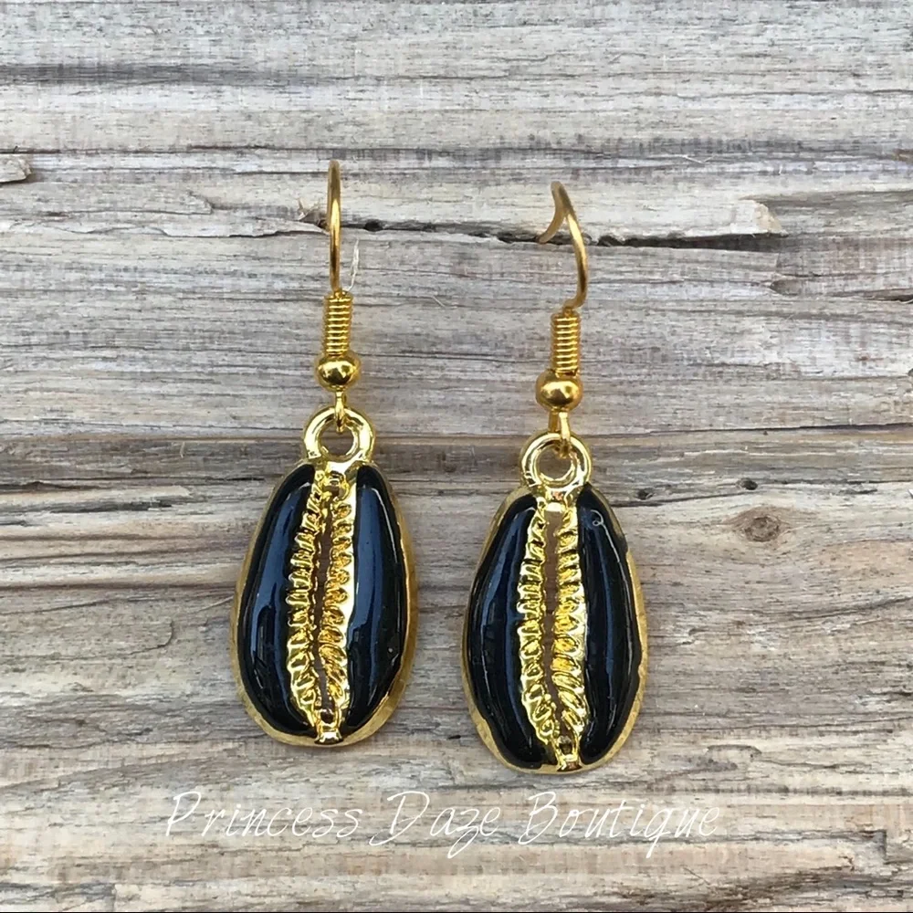 Gold Black Sea Shell Dangle Earrings‎