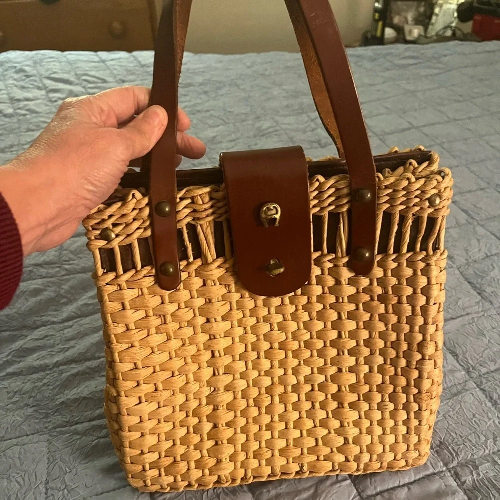 Etienne Aigner vintage 60’s straw tote/satchel handbag with signature maroon
