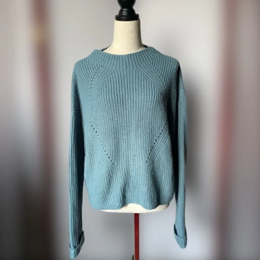 Atmosphere Blue Boat Neck Cable Knit Cropped Pullover Sweater (Size: 12)