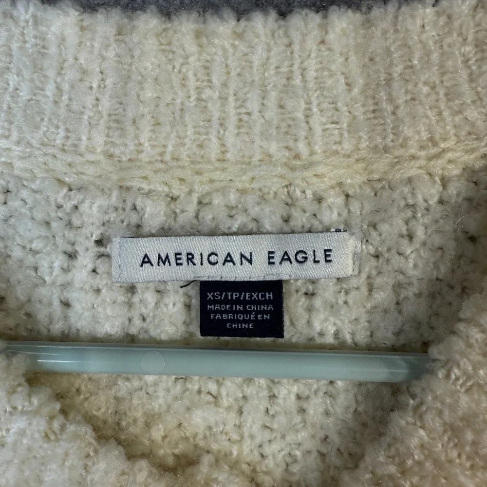 American Eagle By Payless cream fuzzy