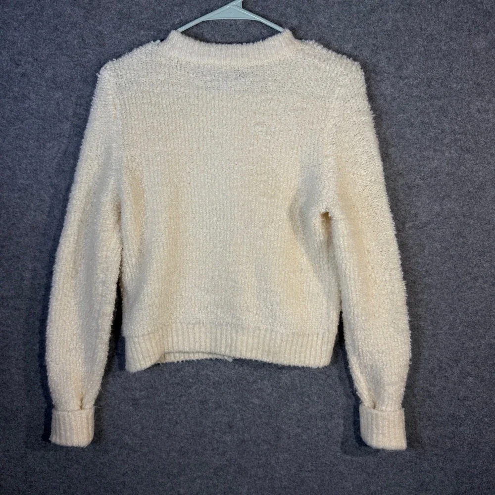American Eagle By Payless cream fuzzy