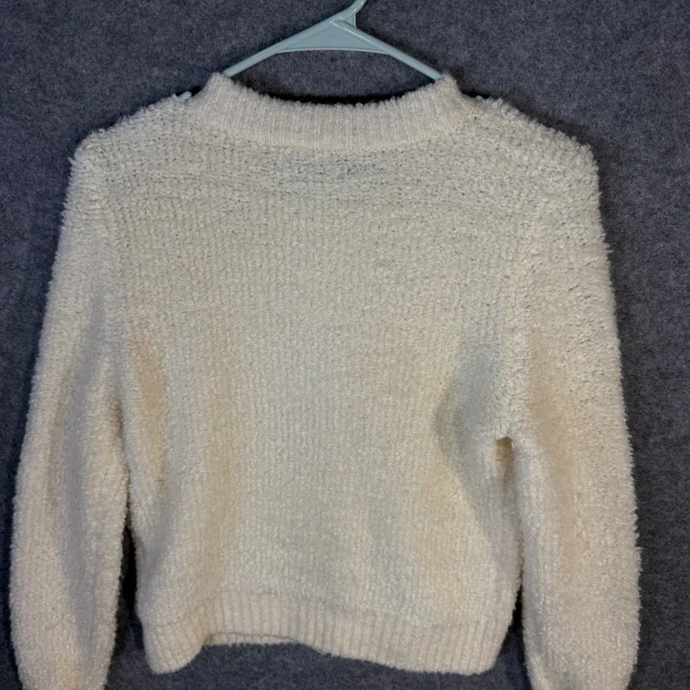 American Eagle By Payless cream fuzzy
