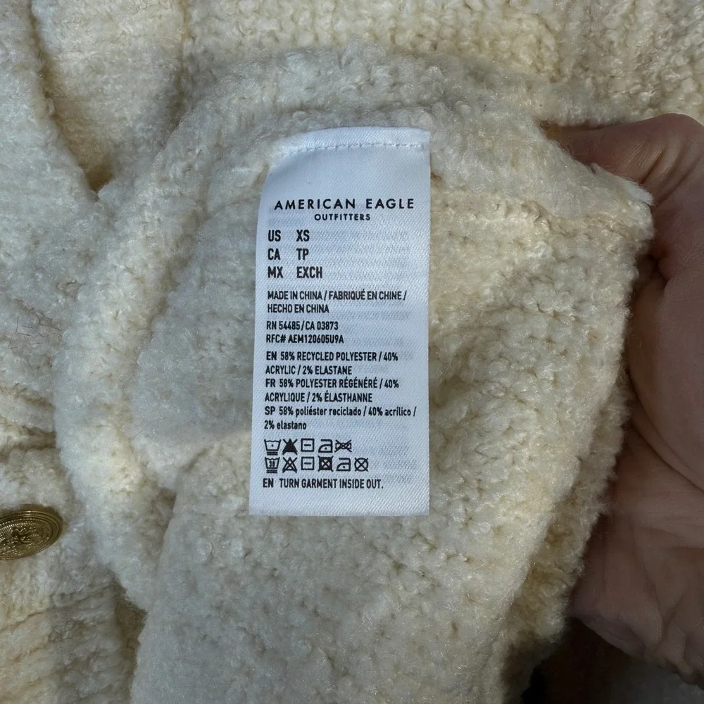 American Eagle By Payless cream fuzzy
