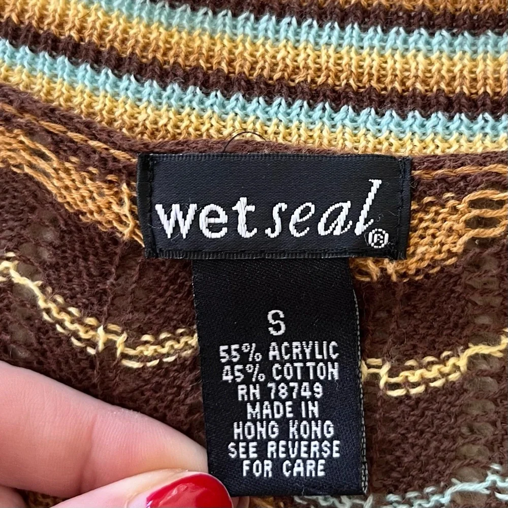 Wet Seal features excellent