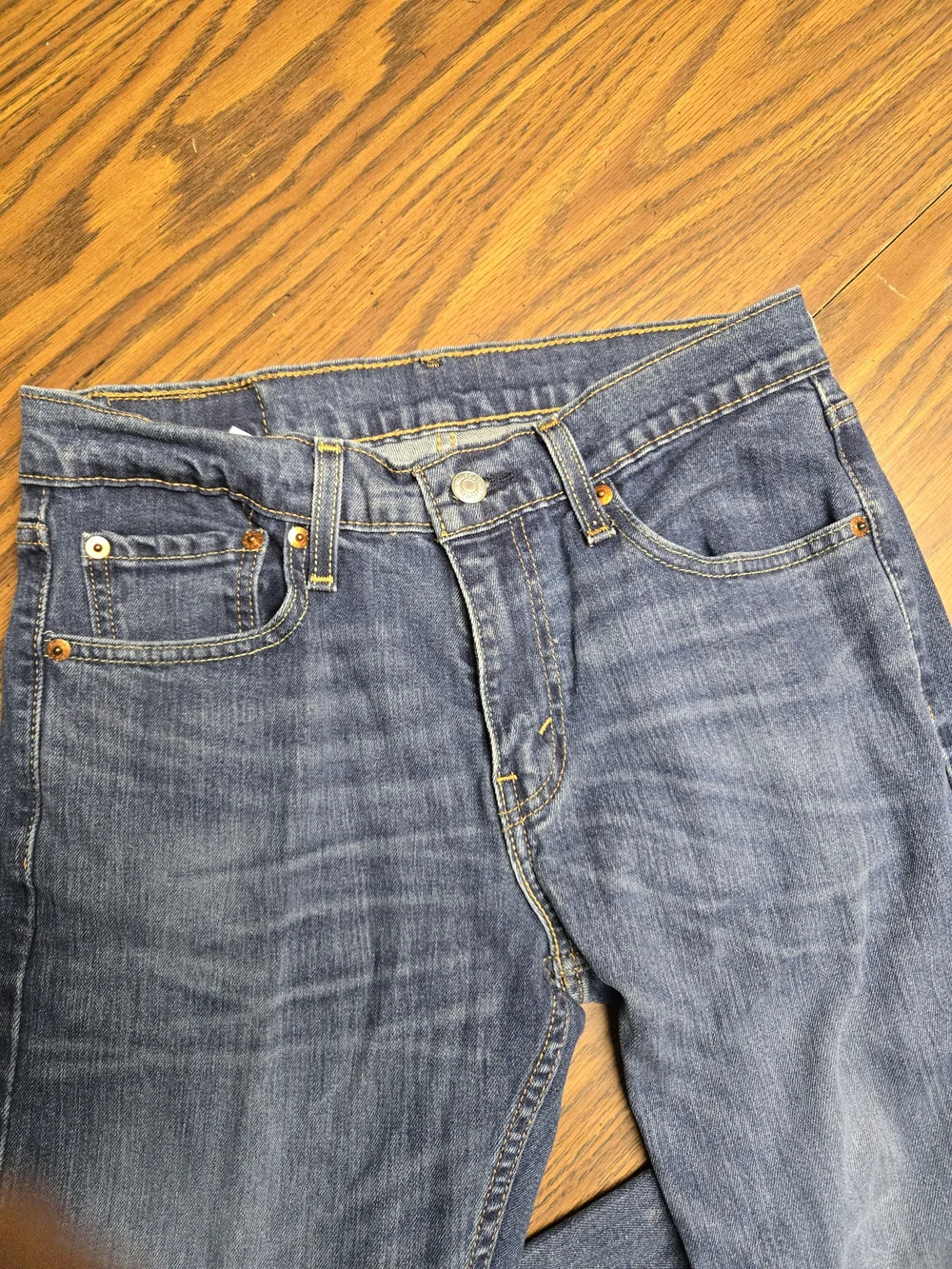 Men's Levi's Medium Blue Straight Leg Jeans.