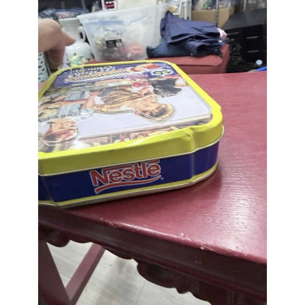 Nostalgic Nestle Butterfingers Tin 5‎ Cents Crispy Crunch