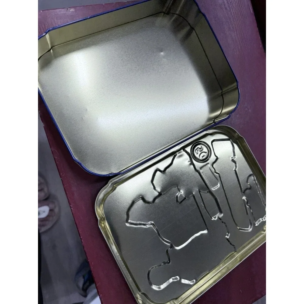 Nostalgic Nestle Butterfingers Tin 5‎ Cents Crispy Crunch