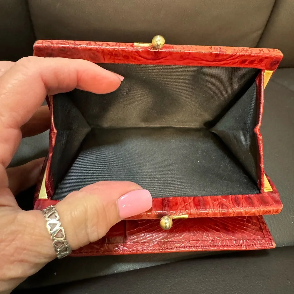 Brahmin measures 5x4”