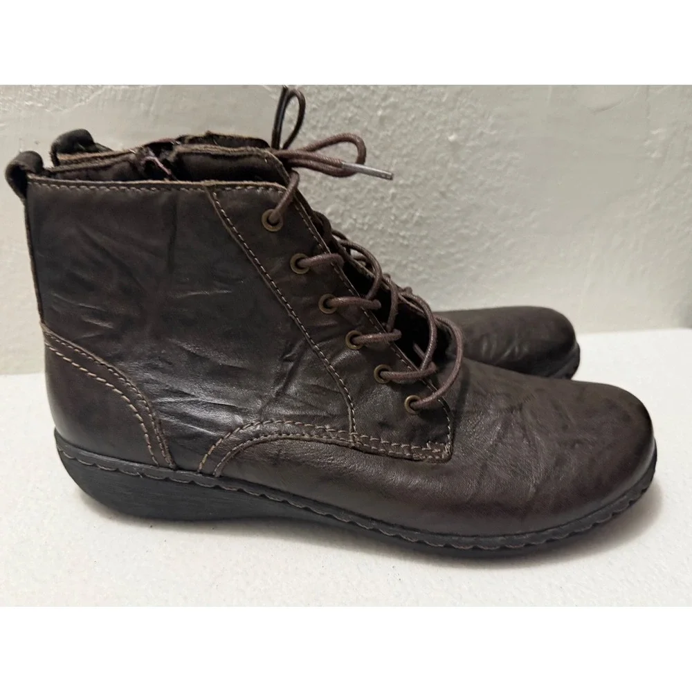 Clarks collection dark
