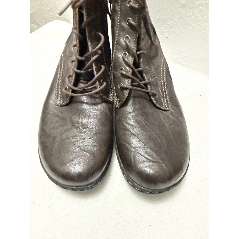 Clarks collection dark