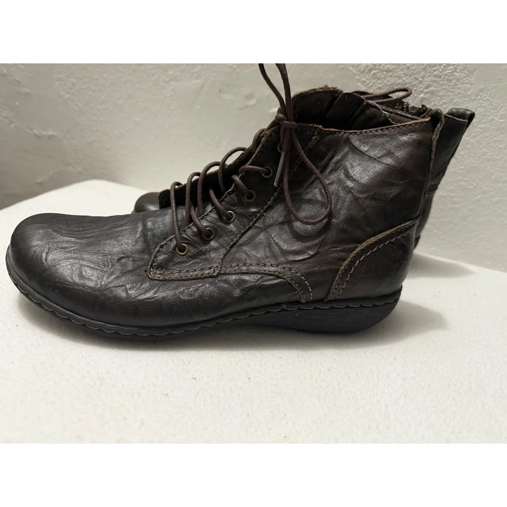 Clarks collection dark