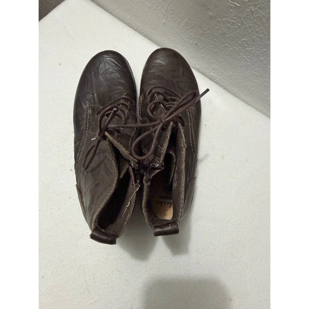Clarks collection dark