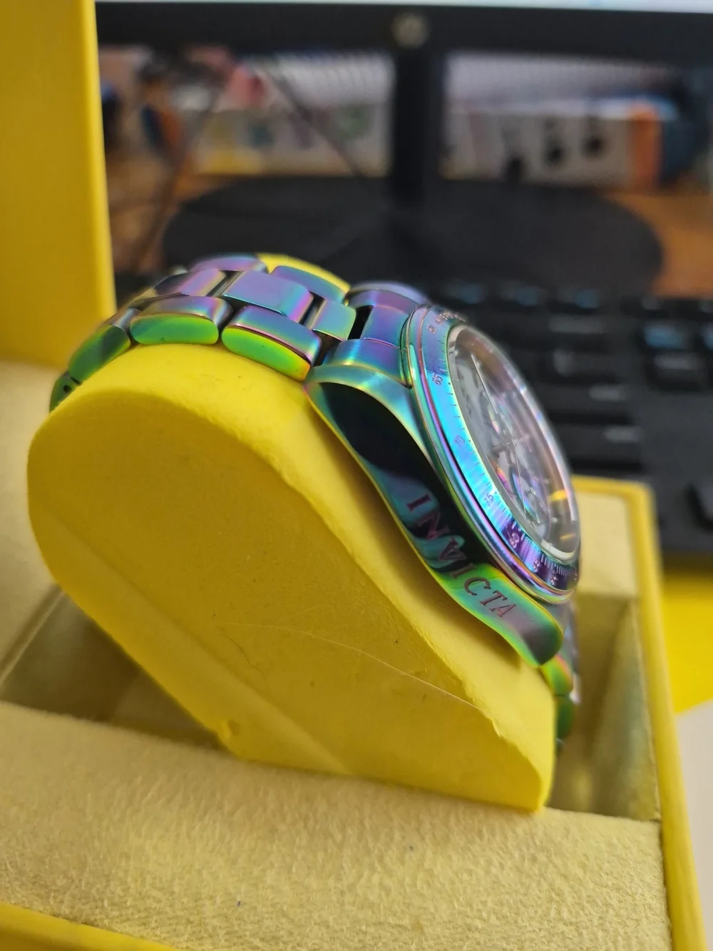 Invicta bold iridescent