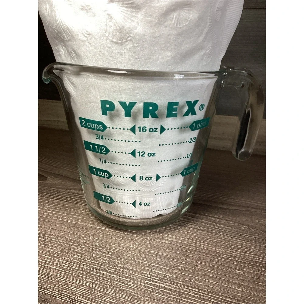 Vintage Pyrex Green Letter 2 Cups Measuring Cup - No Chips