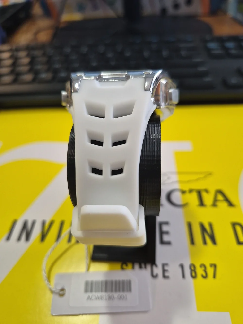 Invicta activa venzis
