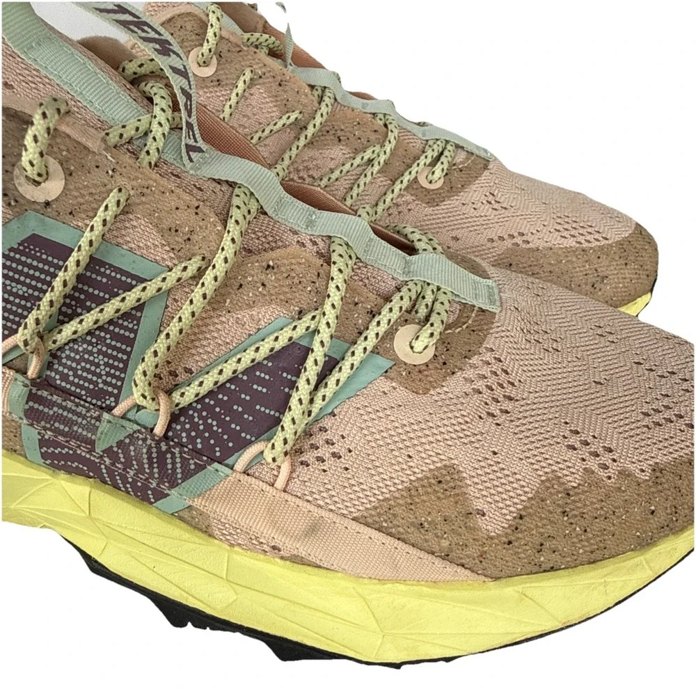 New Balance product pair