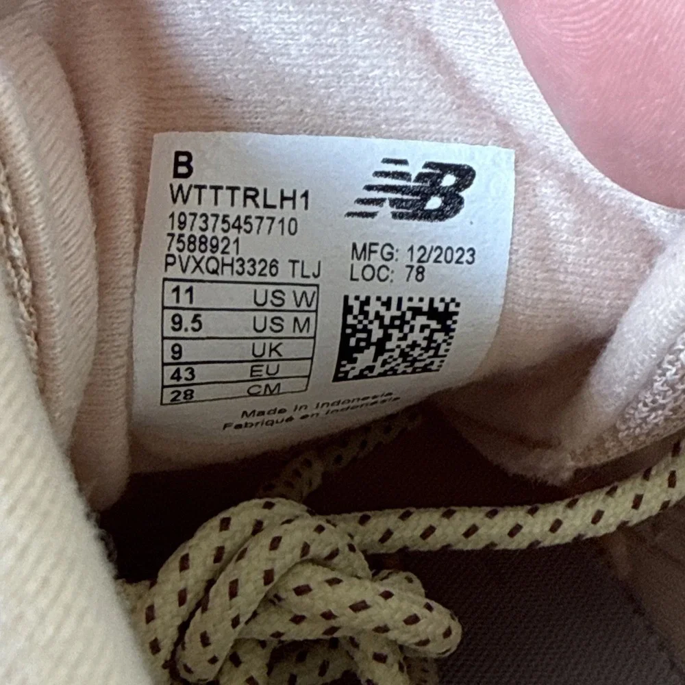 New Balance product pair