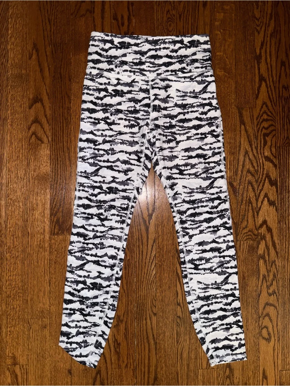 High-Rise Black & White Patterned Leggings