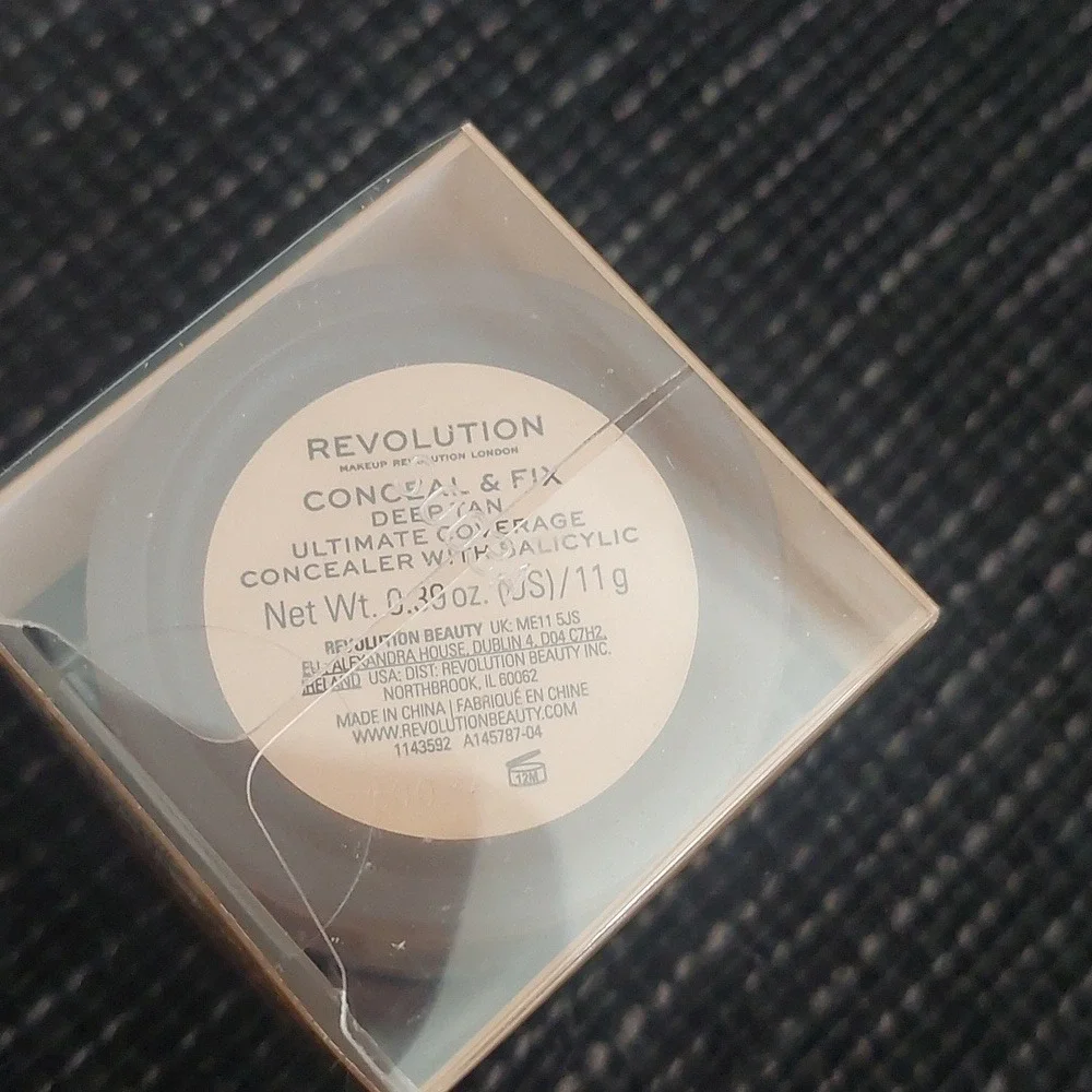 New makeup revolution‎ ultimate coverage concealer Deep Tan