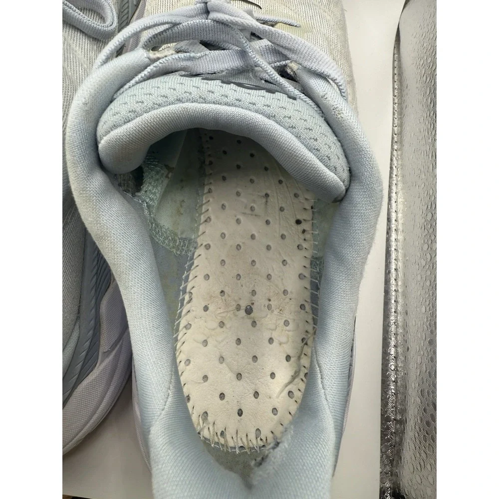 Hoka One One please look