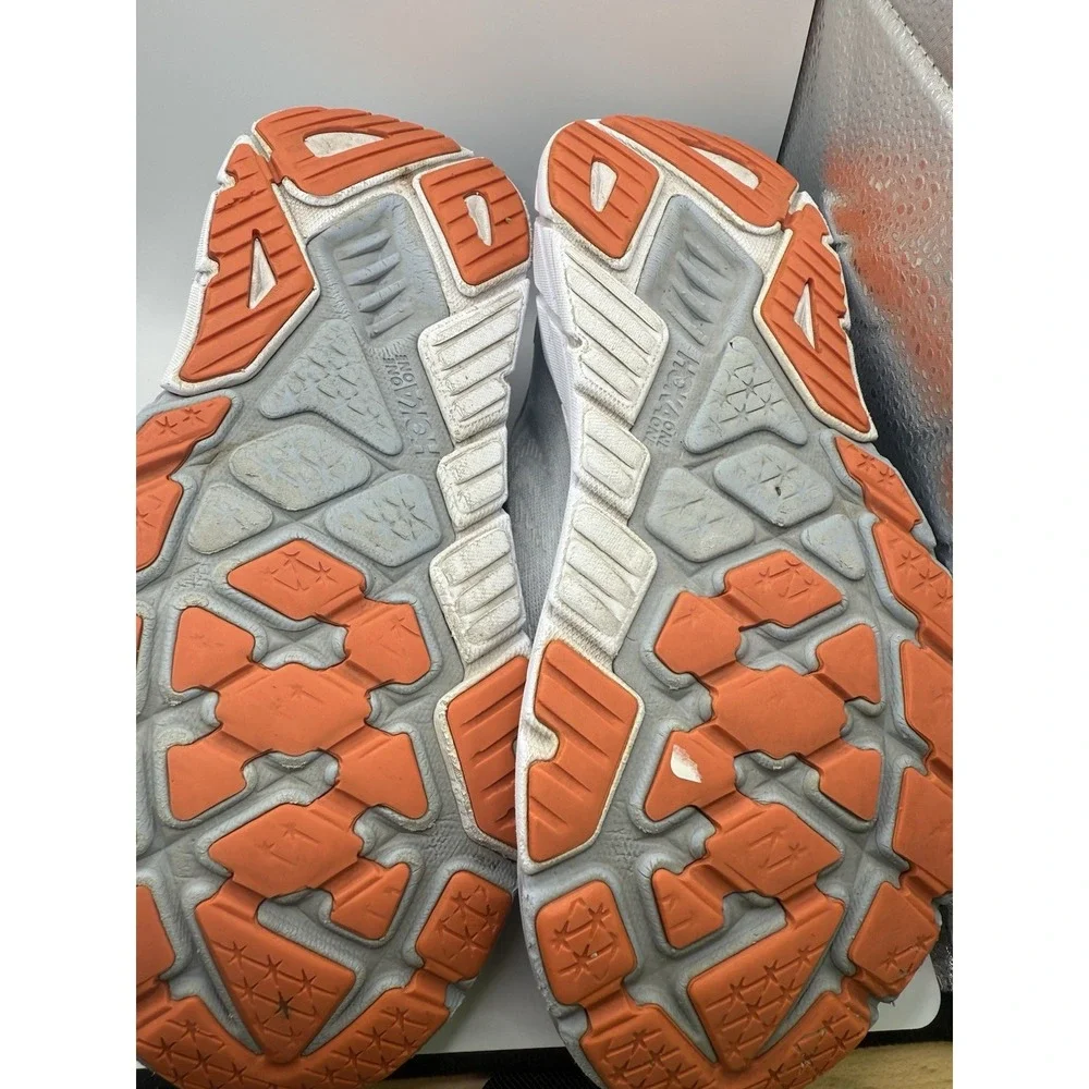 Hoka One One please look