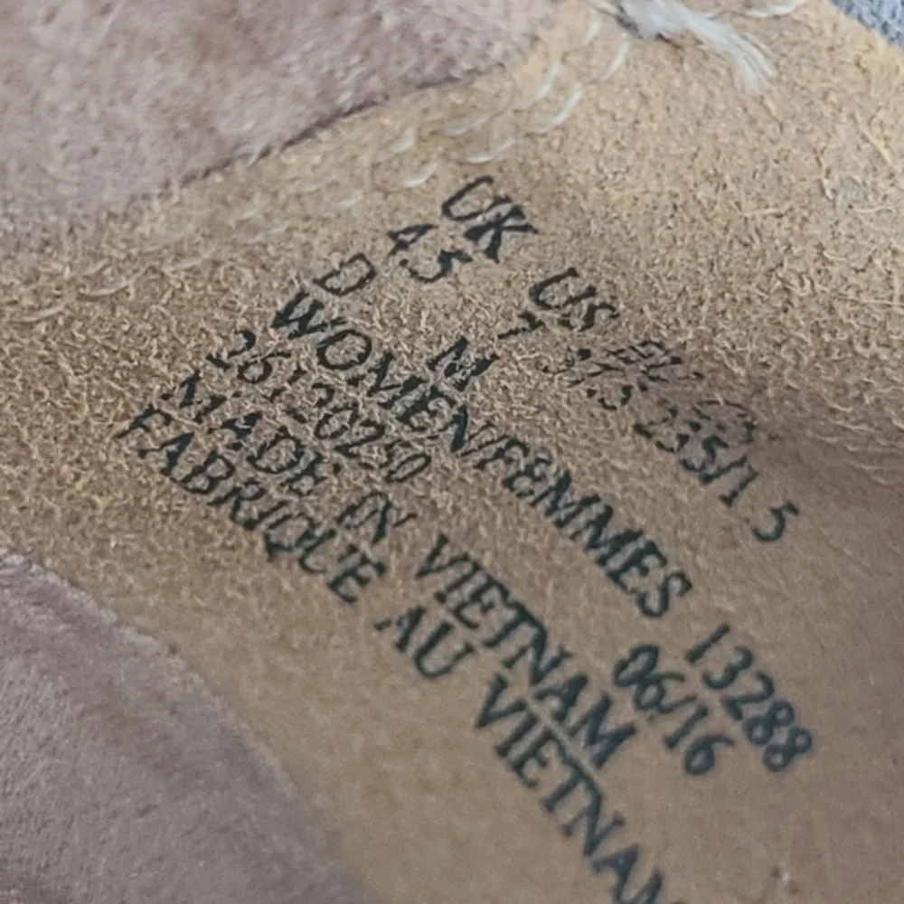 Clarks flat size