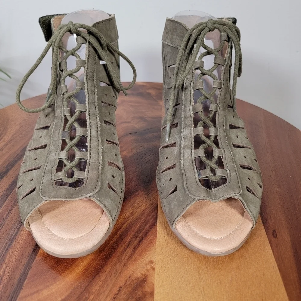 Earth chic olive