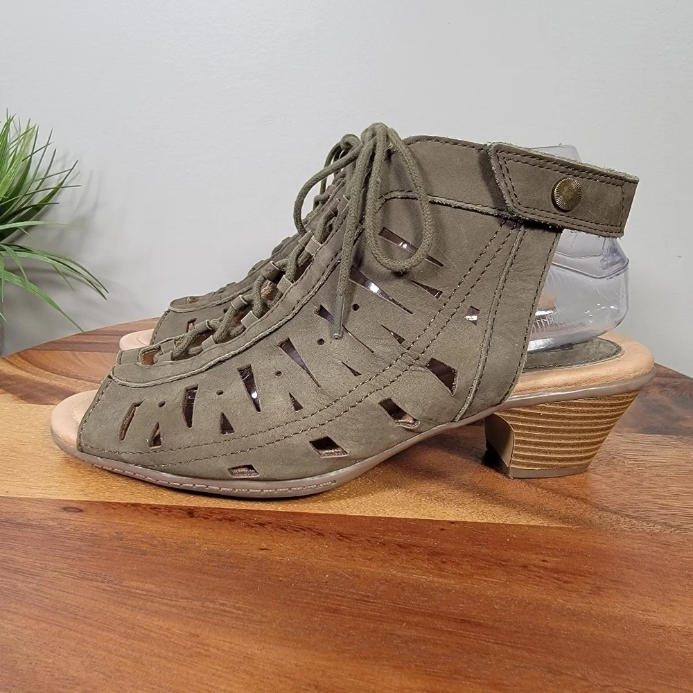 Earth chic olive