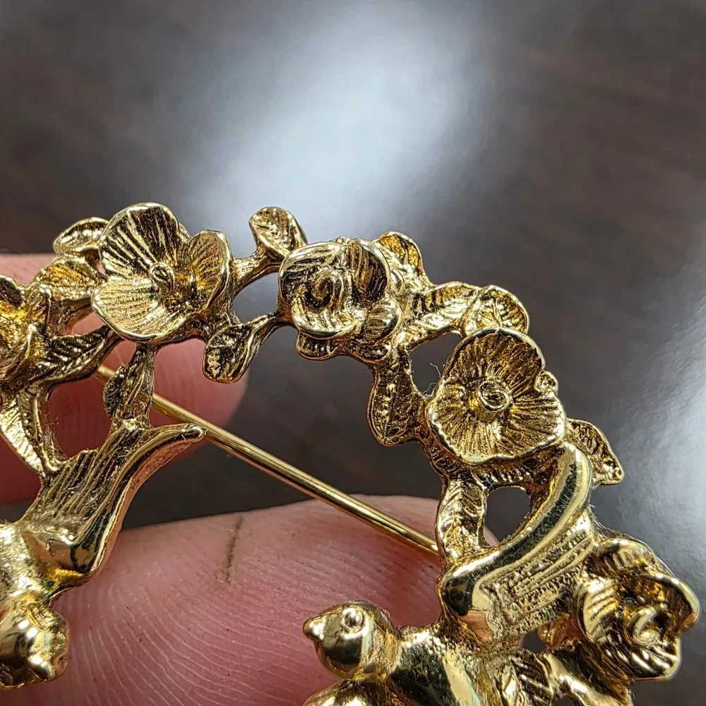 N/A gold tone