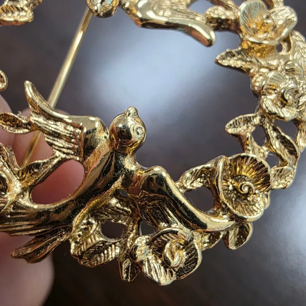 N/A gold tone