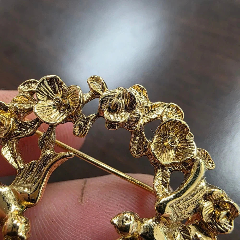N/A gold tone