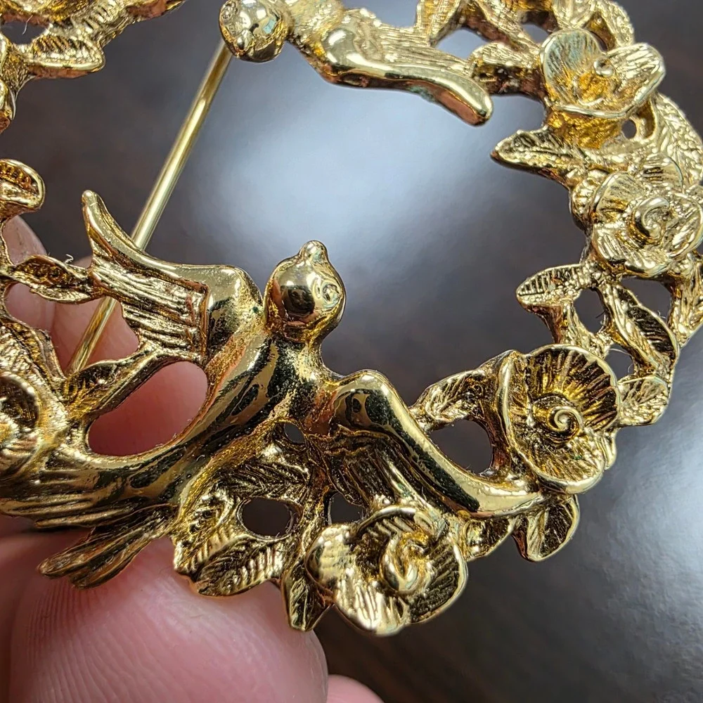 N/A gold tone