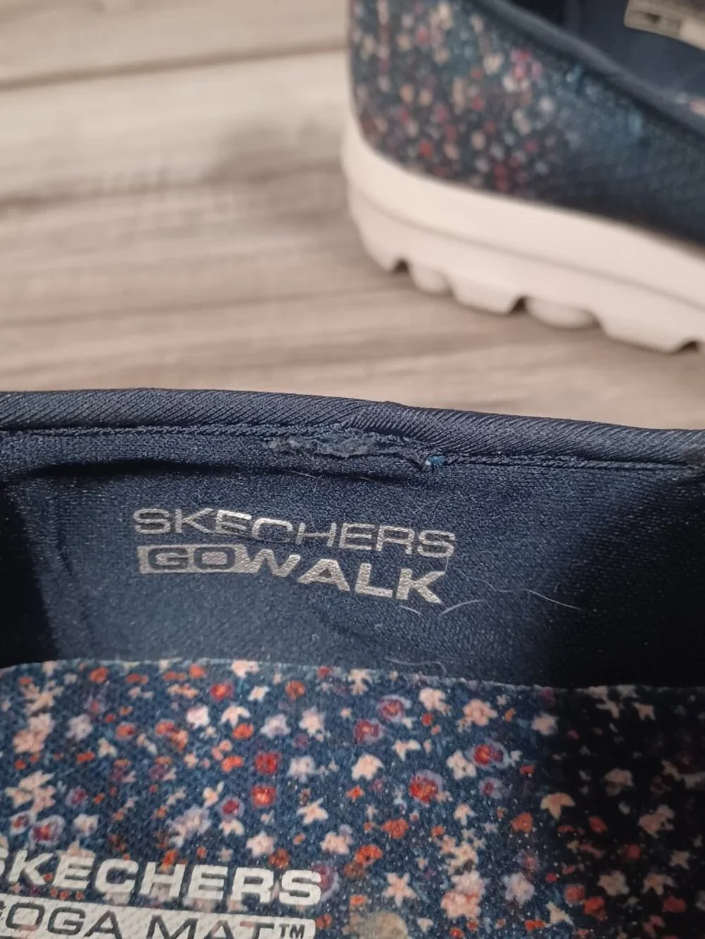 Skechers go walk