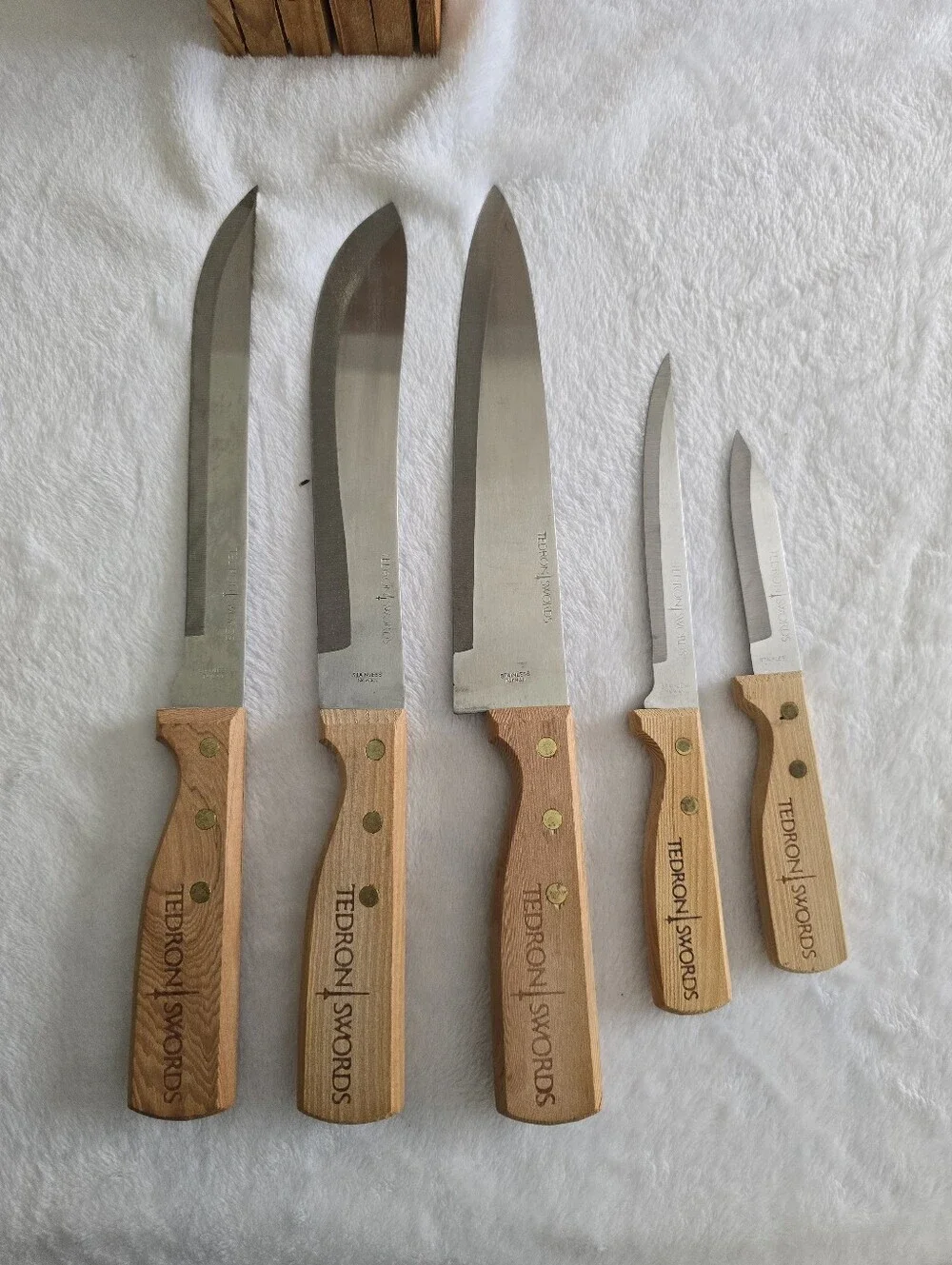 Tedron Swords spots storage