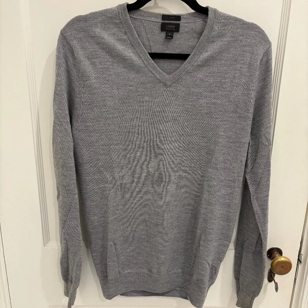 Lightweight 100% Merino Wool Men's V-Neck Gray Sweater from JCrew, Size S, GUC