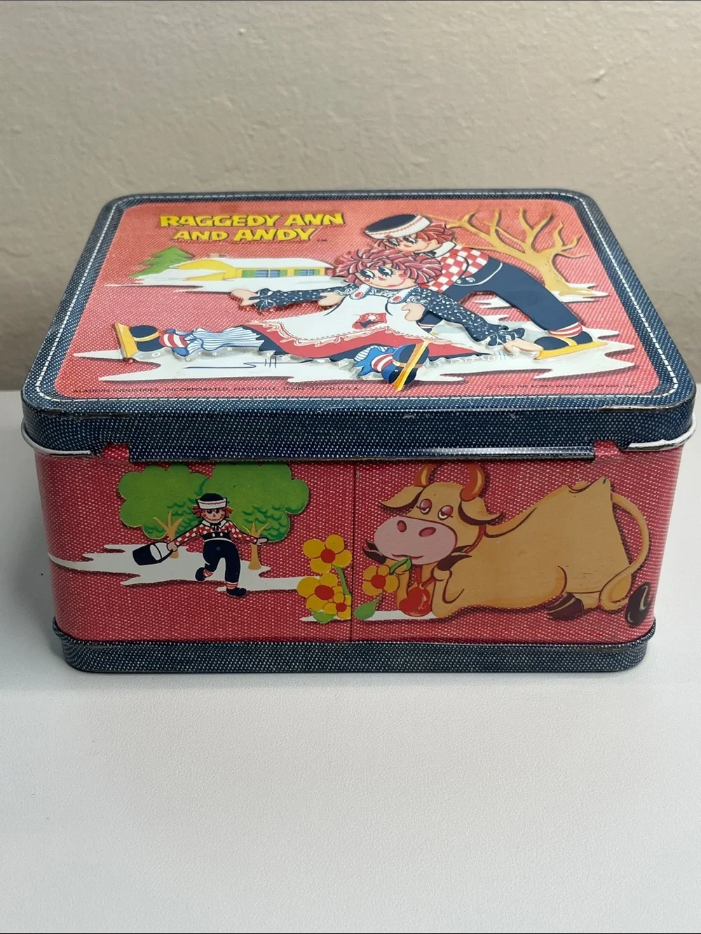 Aladdin industries Inc. vintage lunchbox