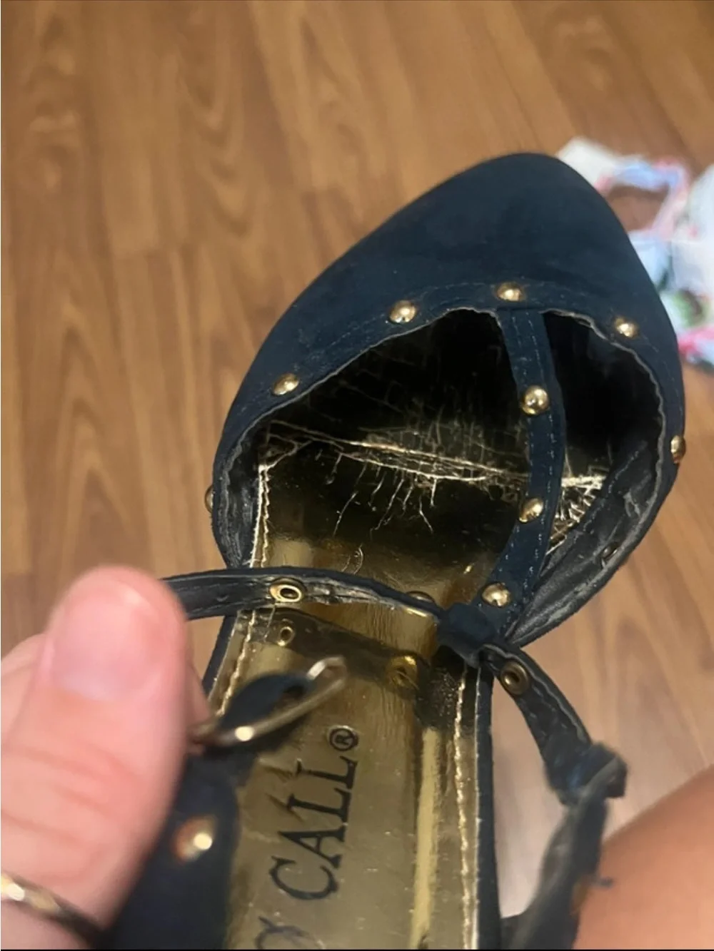 Source Unknown looking strap upper