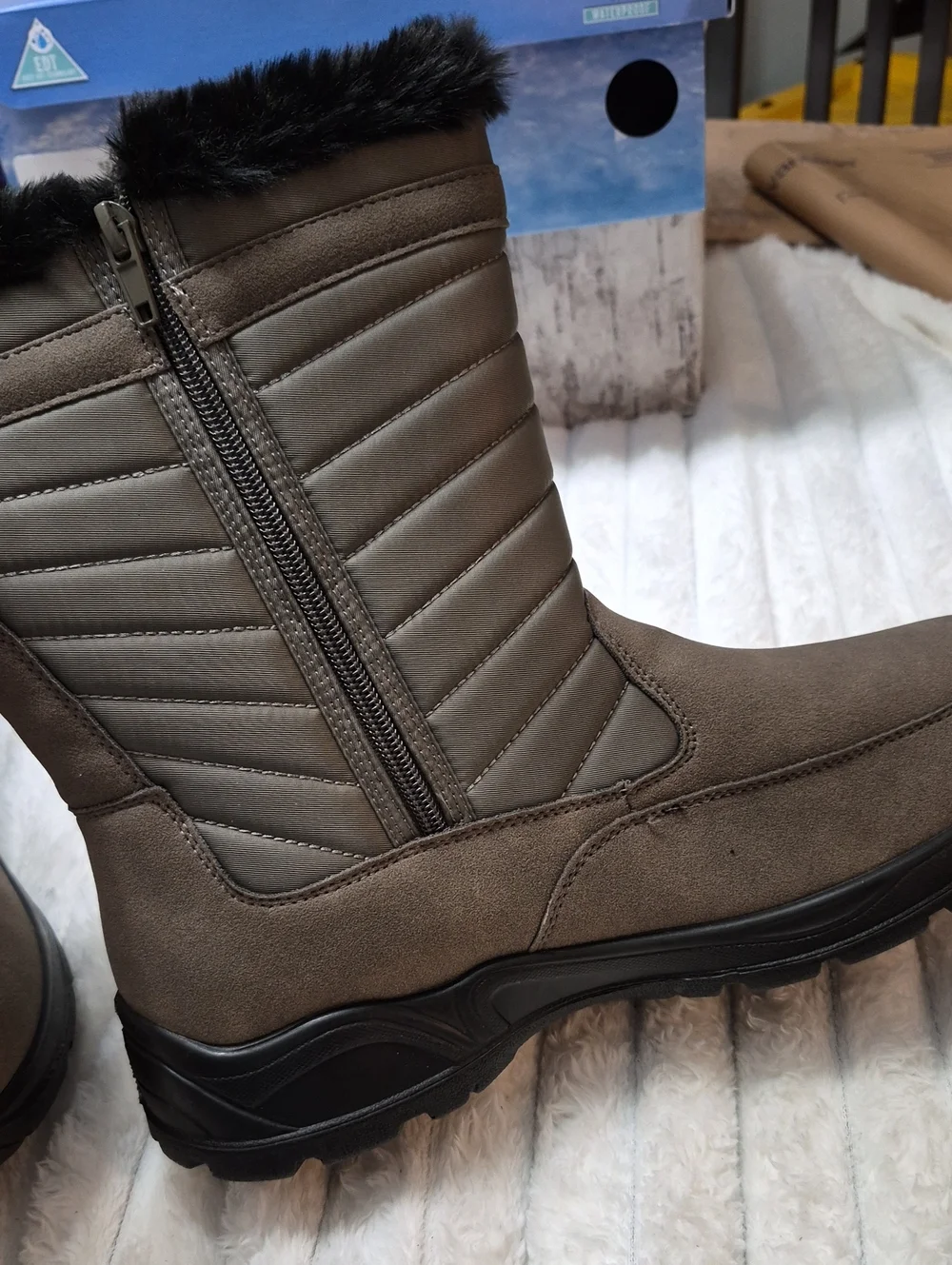 Easy Street Frazer Waterproof 