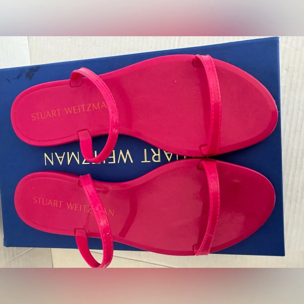 Stuart Weitzman reposhing this