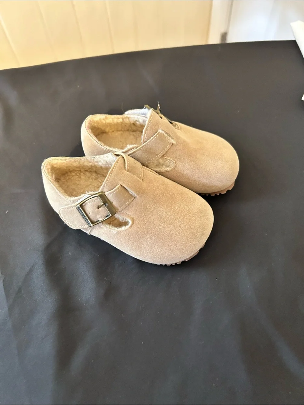 NWOT Ruizustock Children’s Suede Fleece-Lined Clogs/Beige Tan/Size 22/US 6T