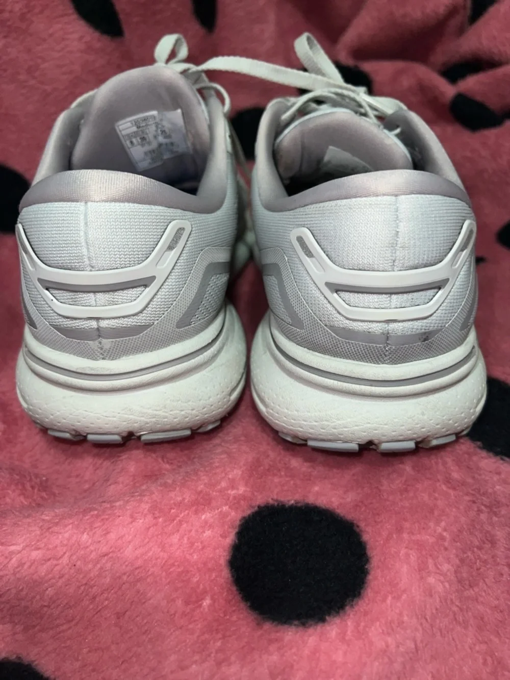Brooks shoe image