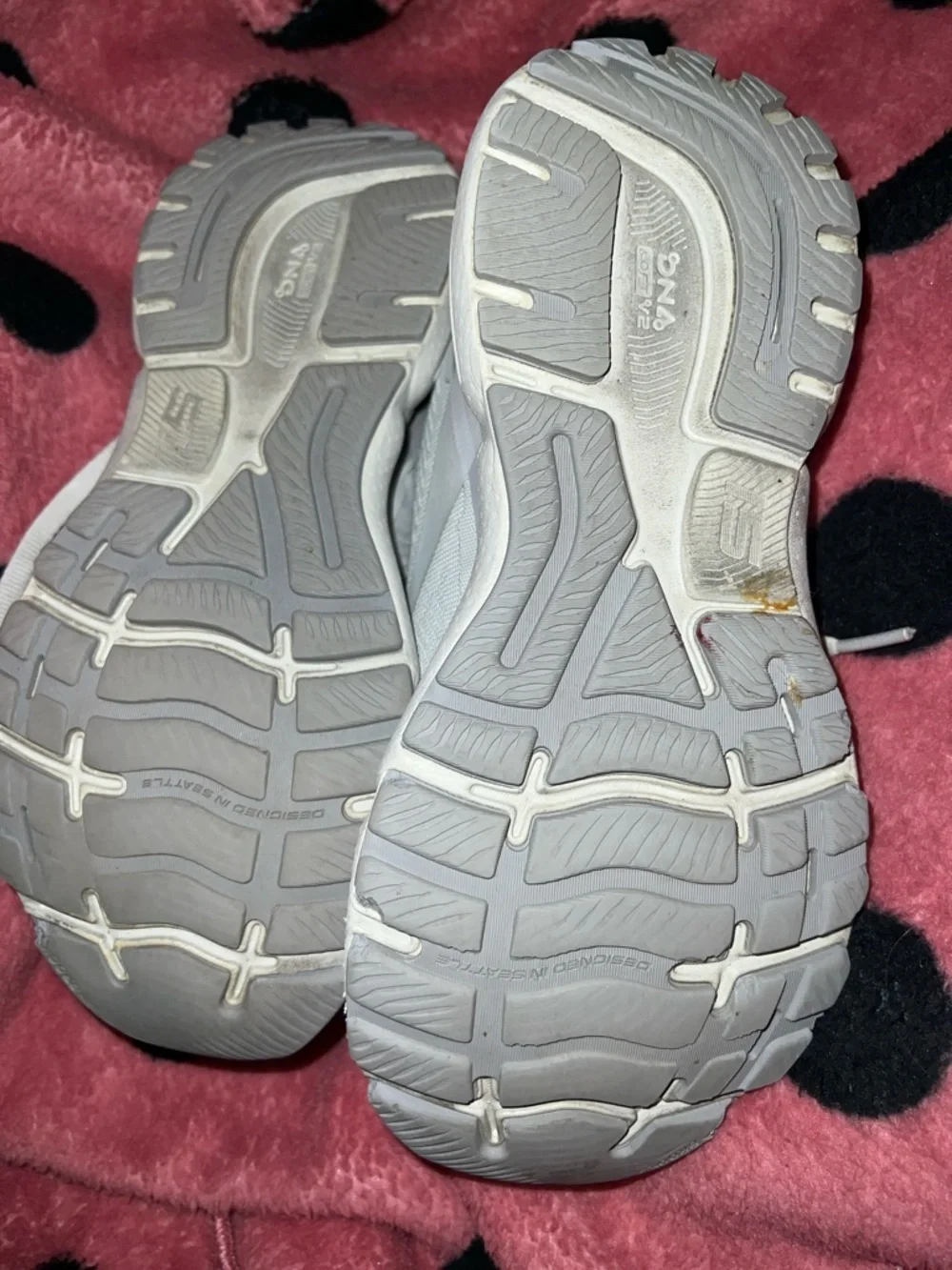 Brooks shoe image