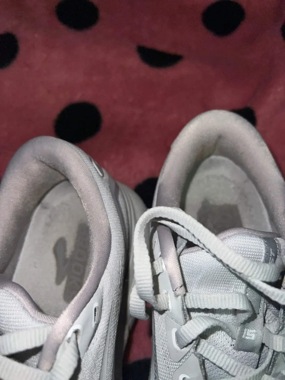 Brooks shoe image