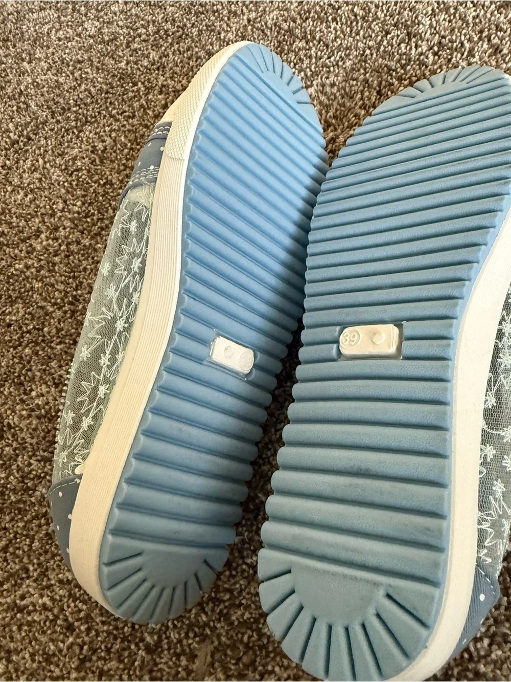 N/A blue sneakers