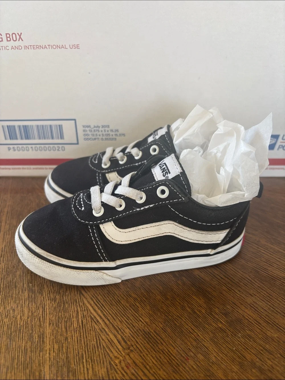 VANS Toddler Black and White Low-Top, Slip On, Old Skool Sneakers Size 8
