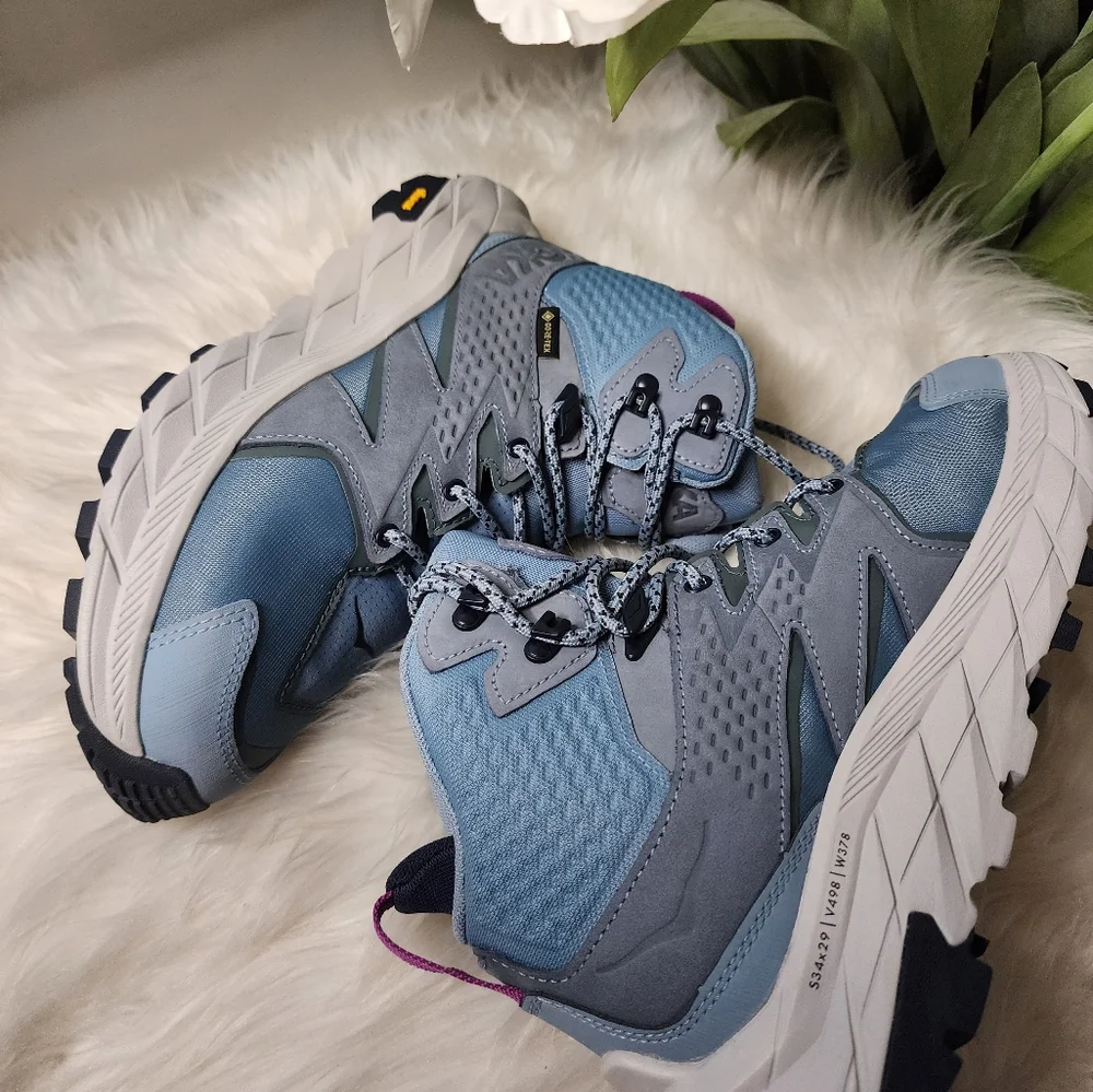 Hoka waterproof group pu