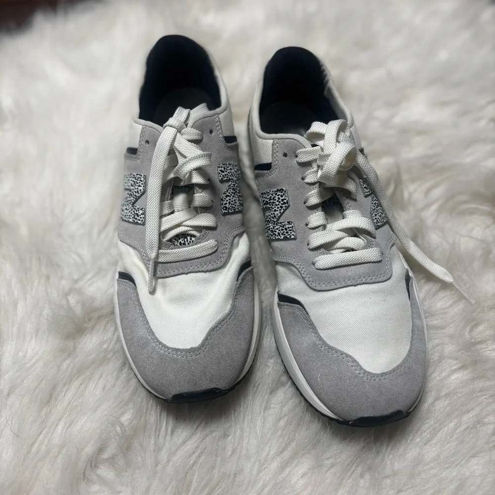 New Balance Retro Style Sneakers with Leopard Print size Women’s 9