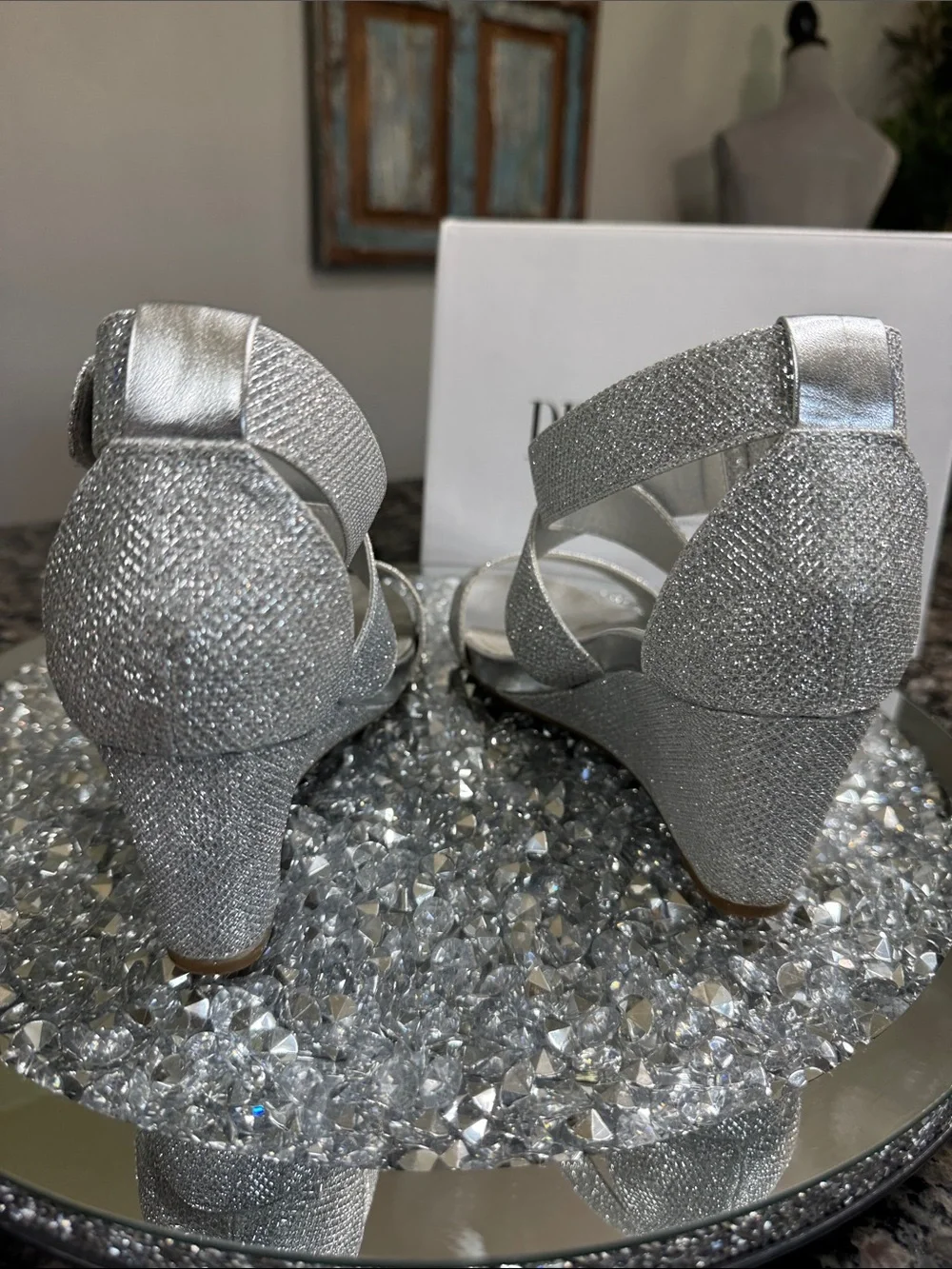 Dream Pairs worn one