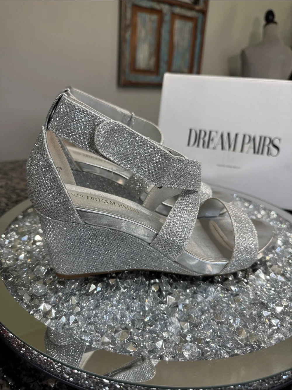 Dream Pairs worn one